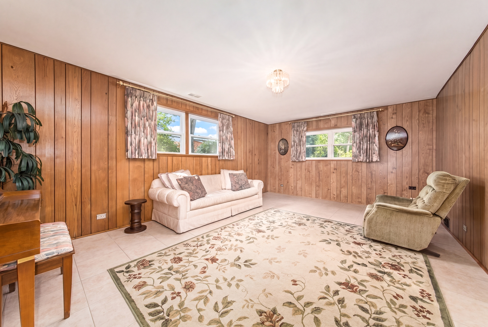 8744 W North Terrace, Niles, IL 60714