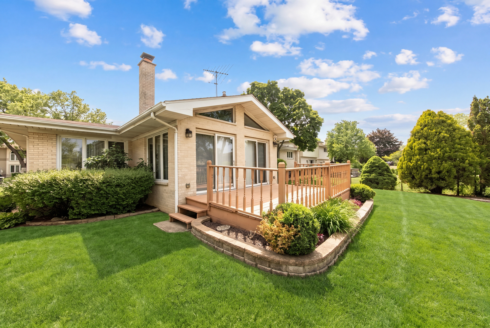 8744 W North Terrace, Niles, IL 60714