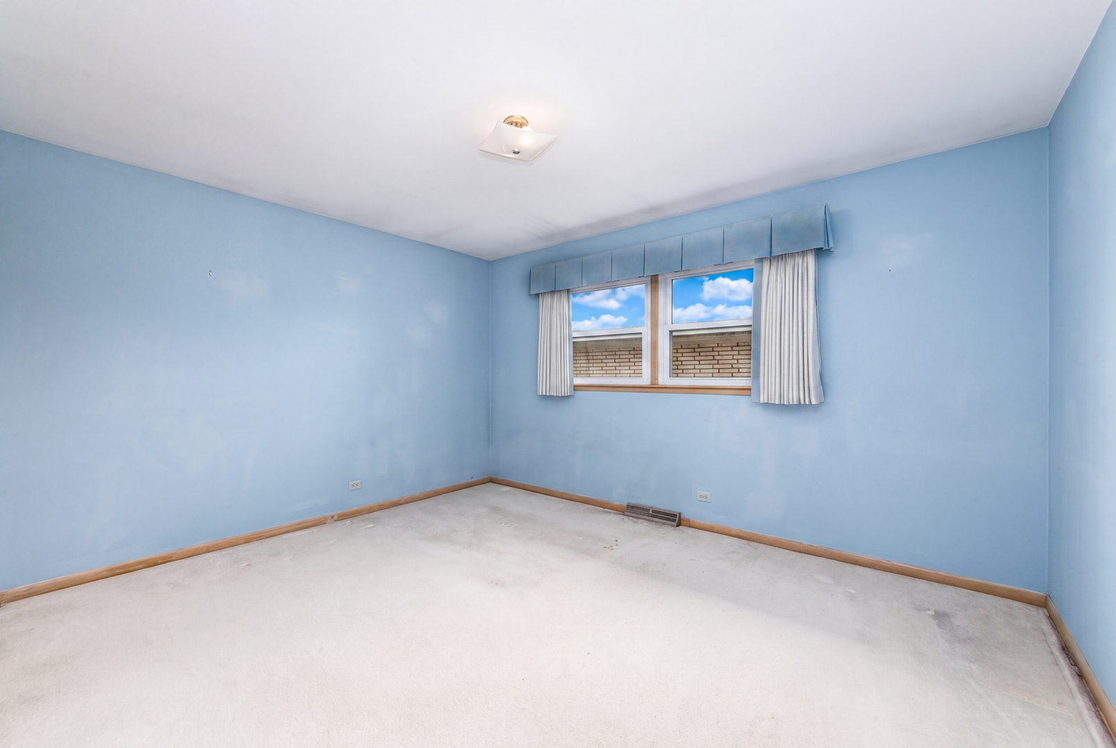 8744 W North Terrace, Niles, IL 60714