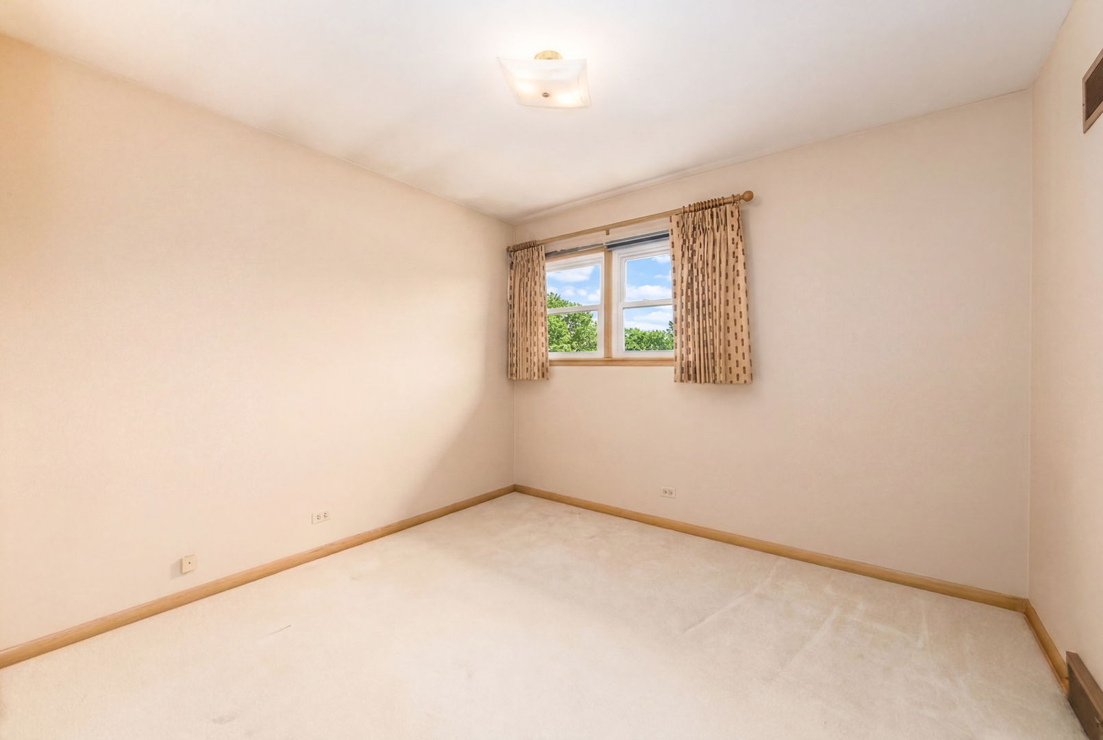 8744 W North Terrace, Niles, IL 60714