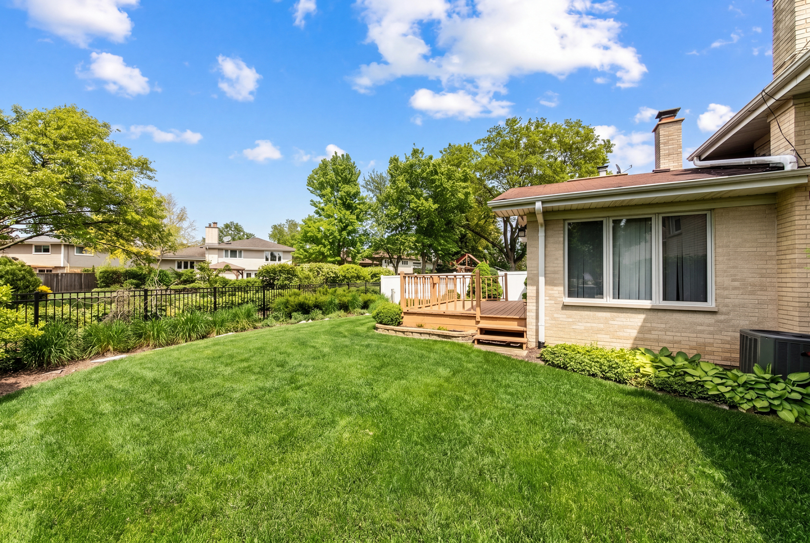 8744 W North Terrace, Niles, IL 60714