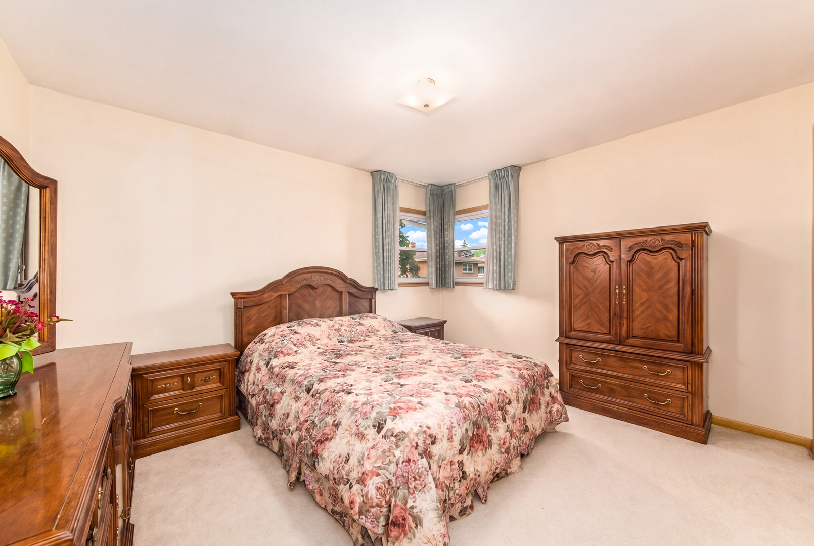 8744 W North Terrace, Niles, IL 60714