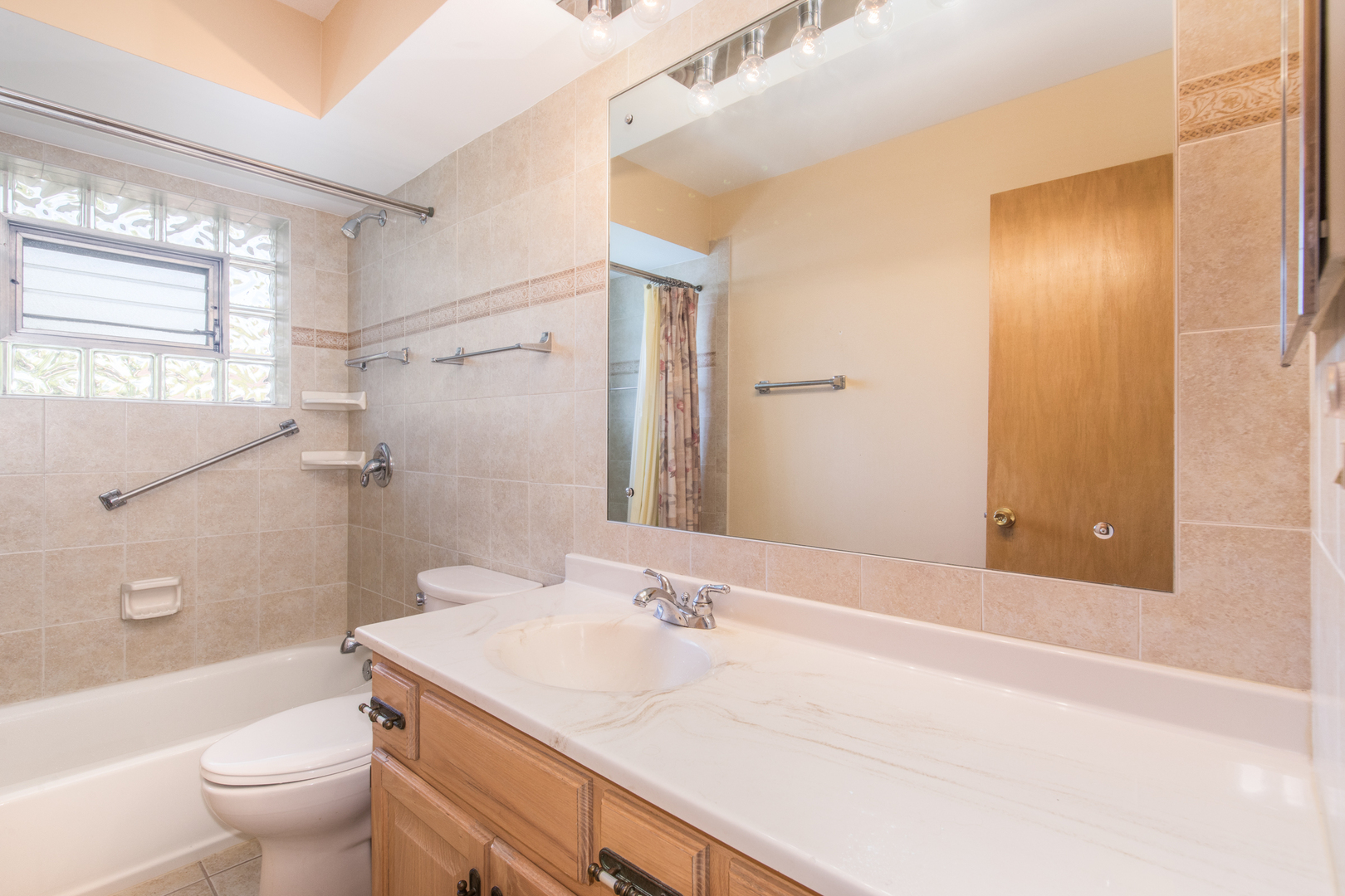8744 W North Terrace, Niles, IL 60714