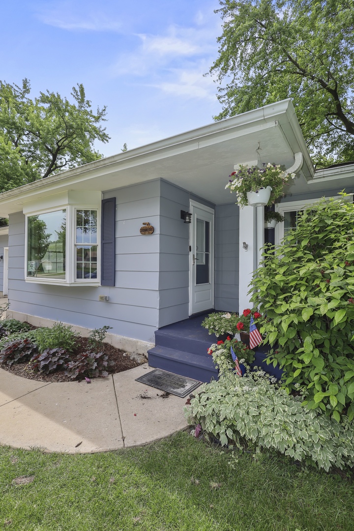 30W111 Bruce Lane, Naperville, IL 60563