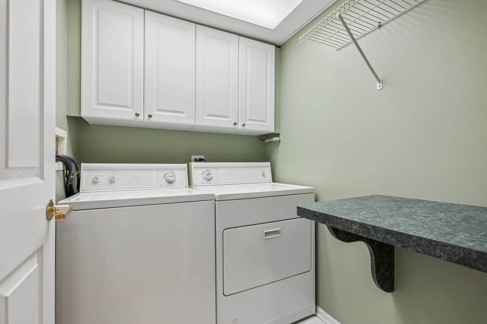 5 S Pine Street #405B, Mount Prospect, IL 60056