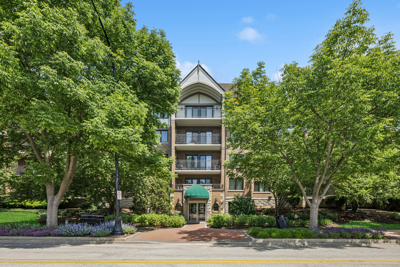 5 S Pine Street #405B, Mount Prospect, IL 60056