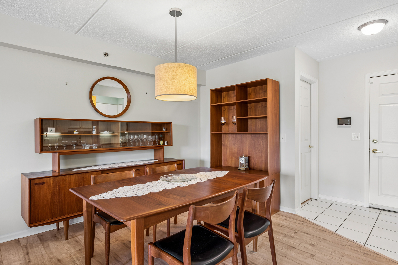 5 S Pine Street #405B, Mount Prospect, IL 60056