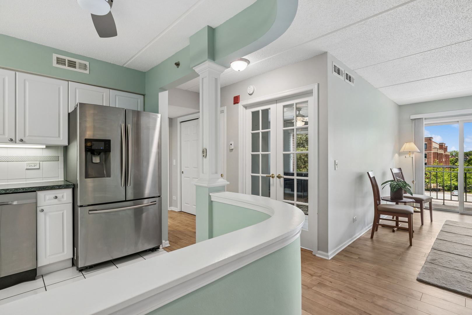 5 S Pine Street #405B, Mount Prospect, IL 60056