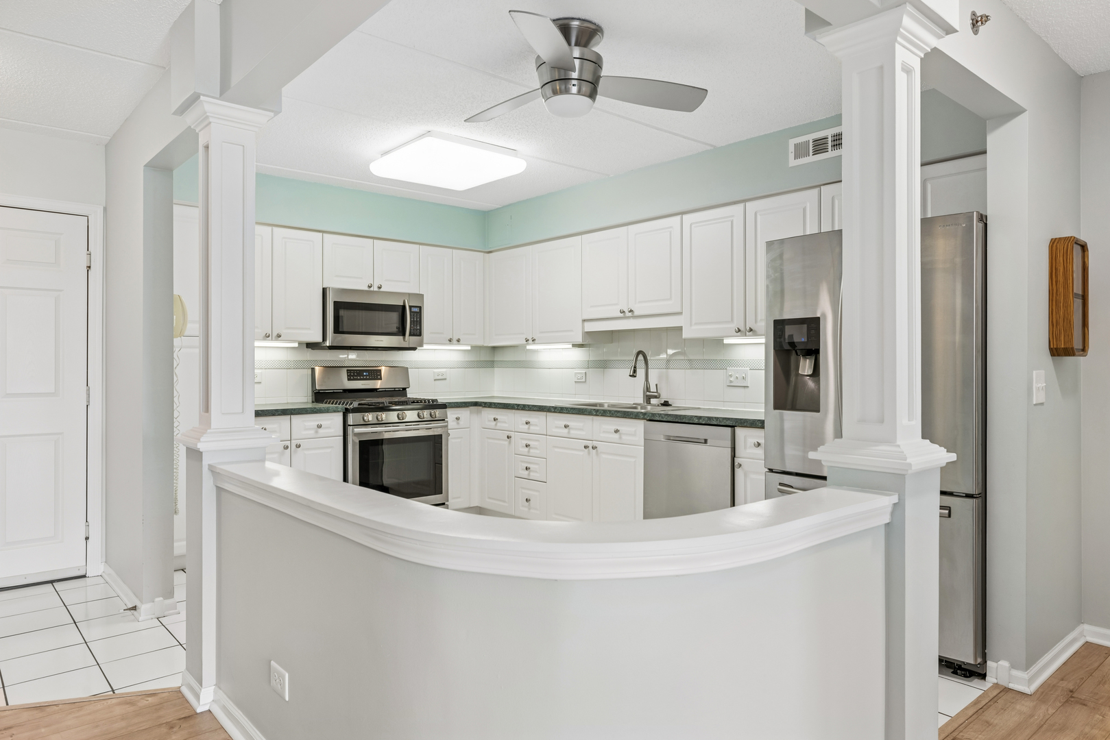 5 S Pine Street #405B, Mount Prospect, IL 60056