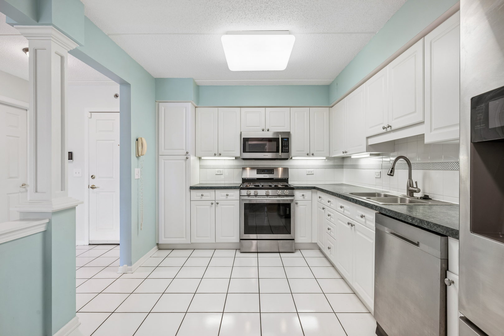 5 S Pine Street #405B, Mount Prospect, IL 60056