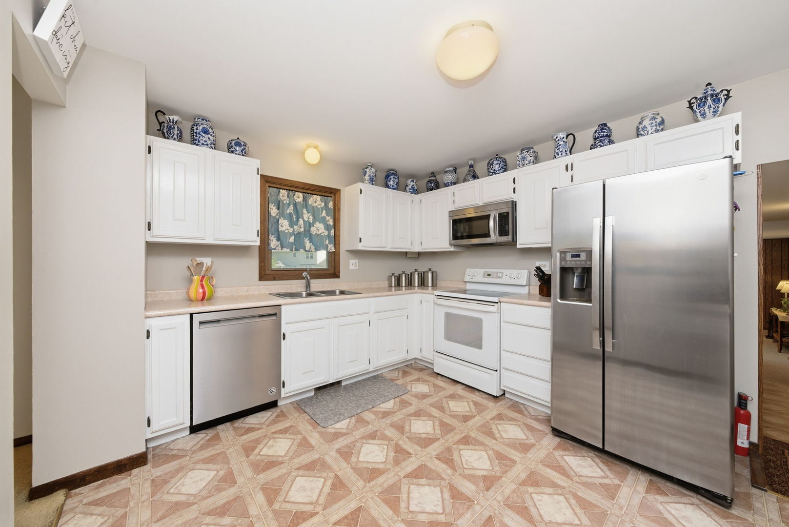 1511 Lexington Lane, Downers Grove, IL 60516