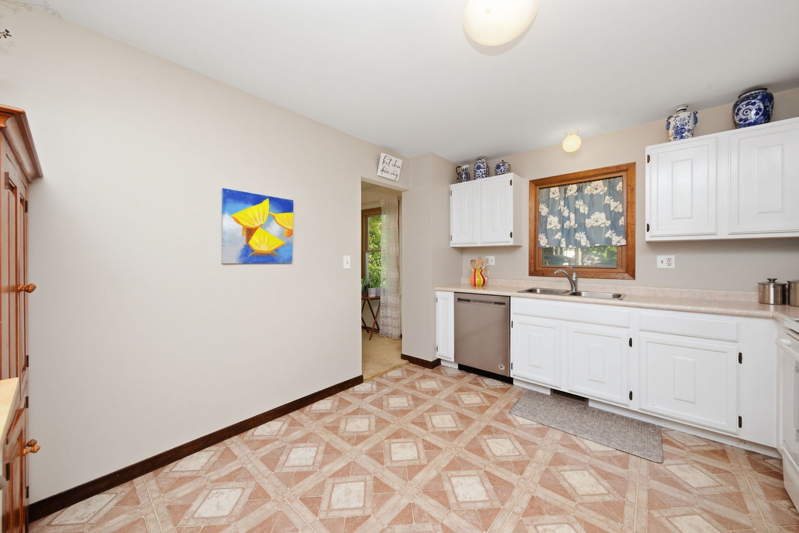 1511 Lexington Lane, Downers Grove, IL 60516