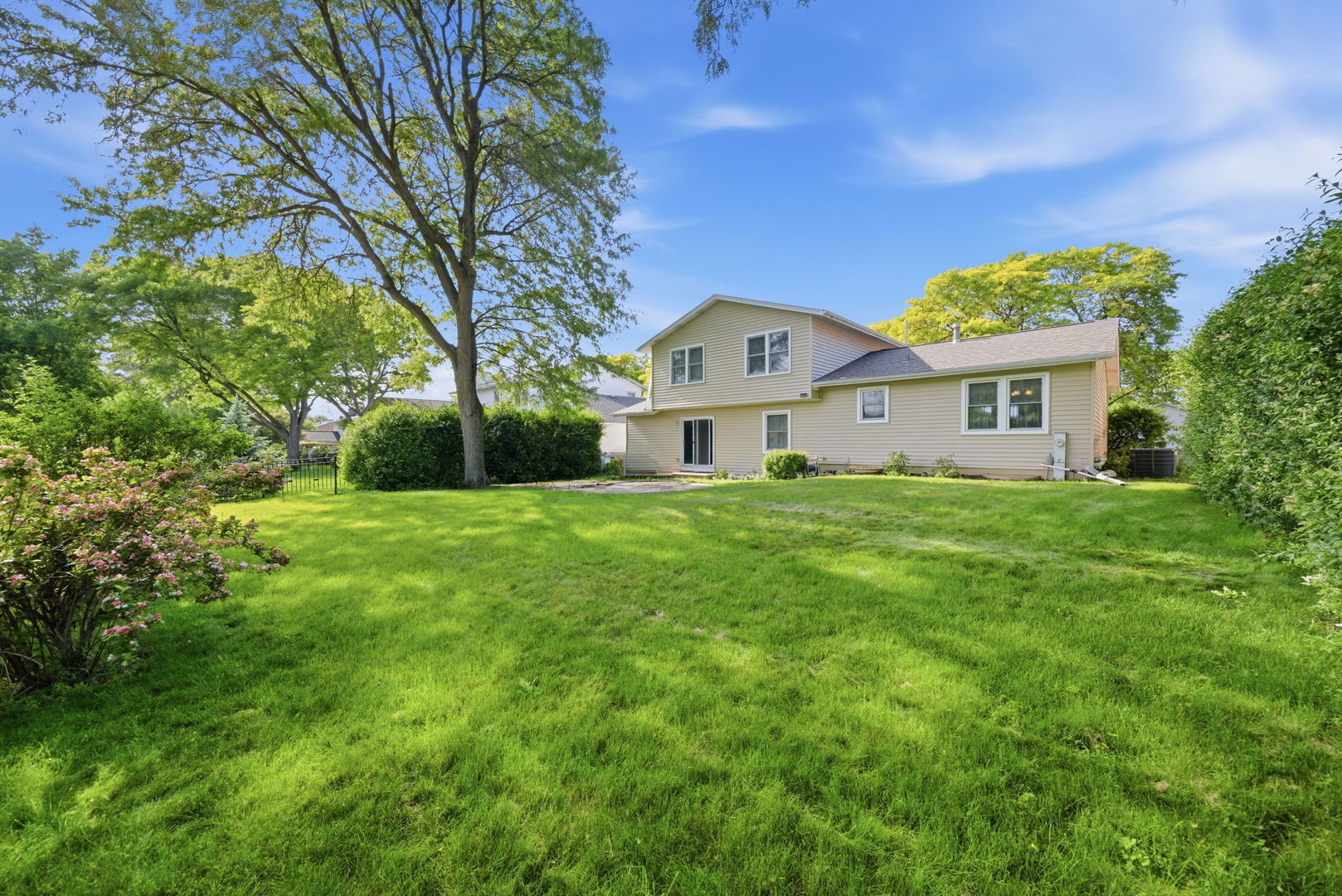 1511 Lexington Lane, Downers Grove, IL 60516