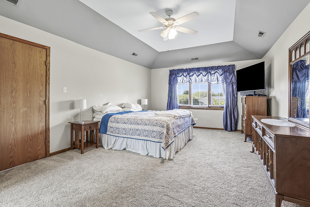 705 Ridgefield Road, New Lenox, IL 60451