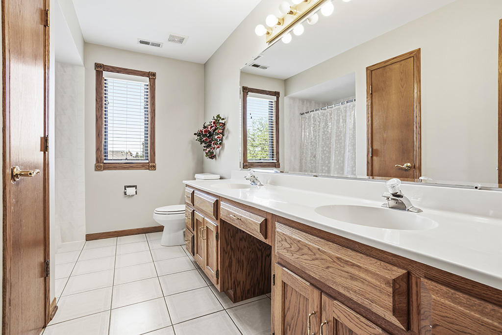 705 Ridgefield Road, New Lenox, IL 60451