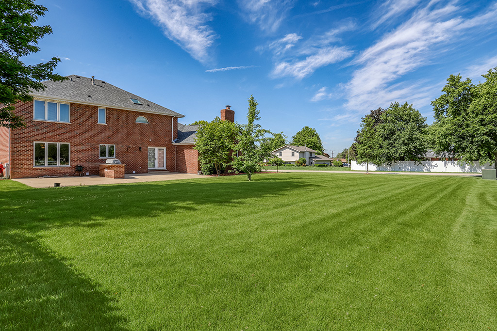 705 Ridgefield Road, New Lenox, IL 60451