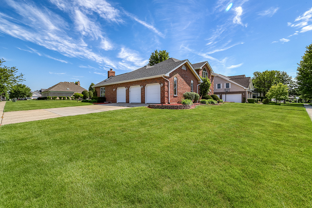 705 Ridgefield Road, New Lenox, IL 60451