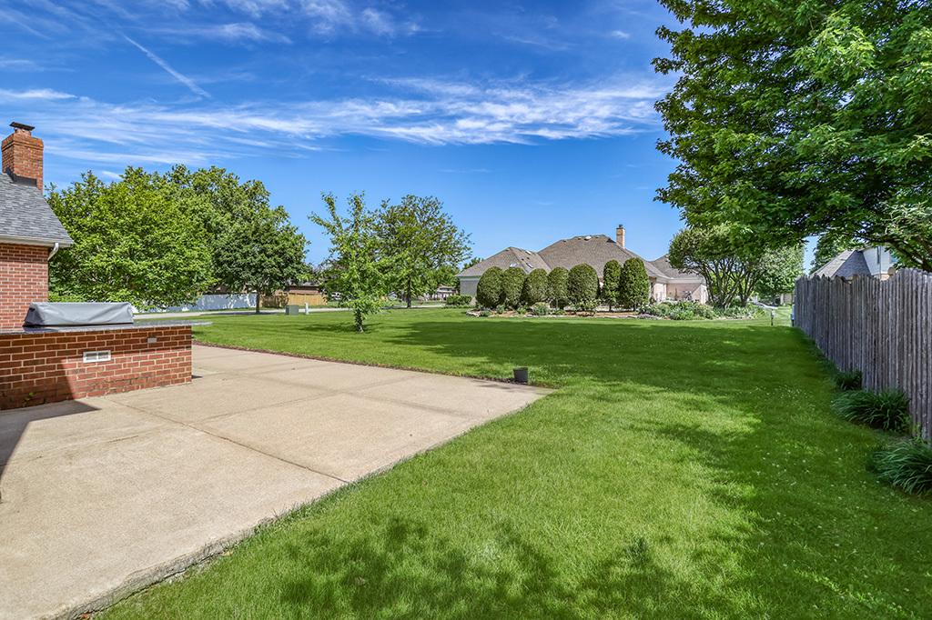 705 Ridgefield Road, New Lenox, IL 60451