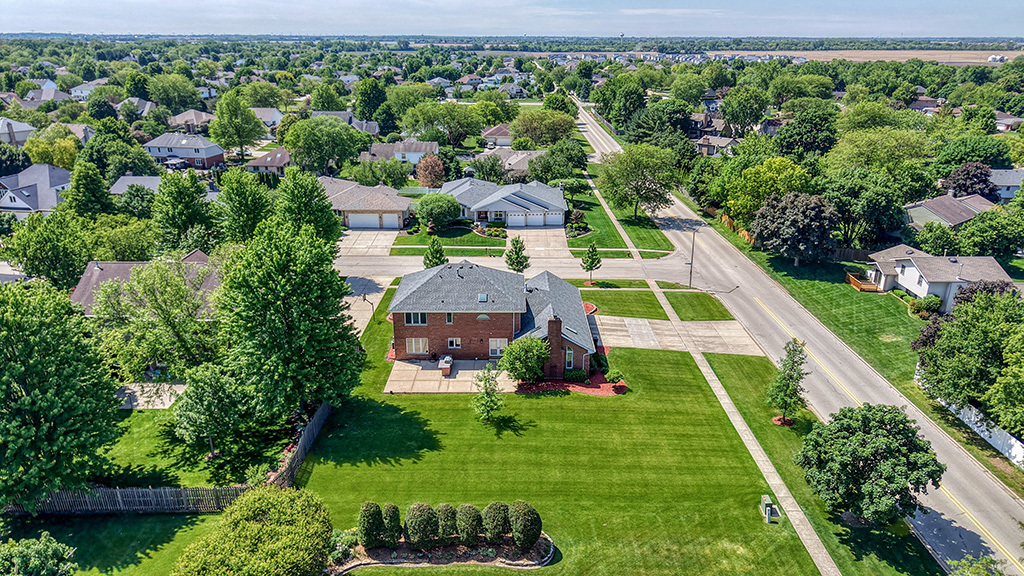 705 Ridgefield Road, New Lenox, IL 60451