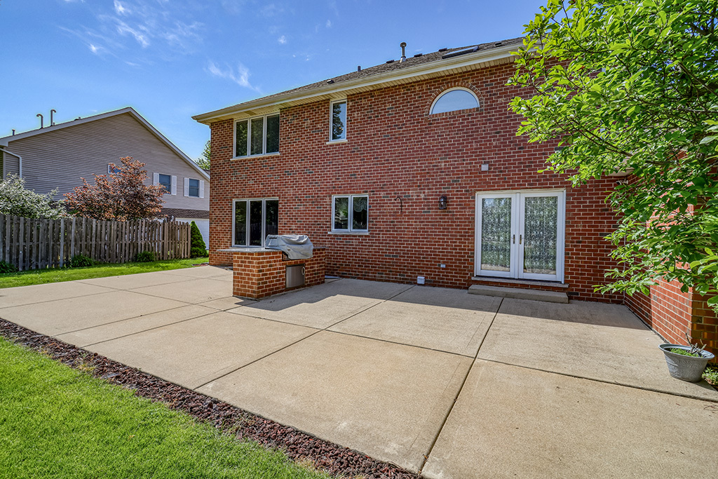 705 Ridgefield Road, New Lenox, IL 60451