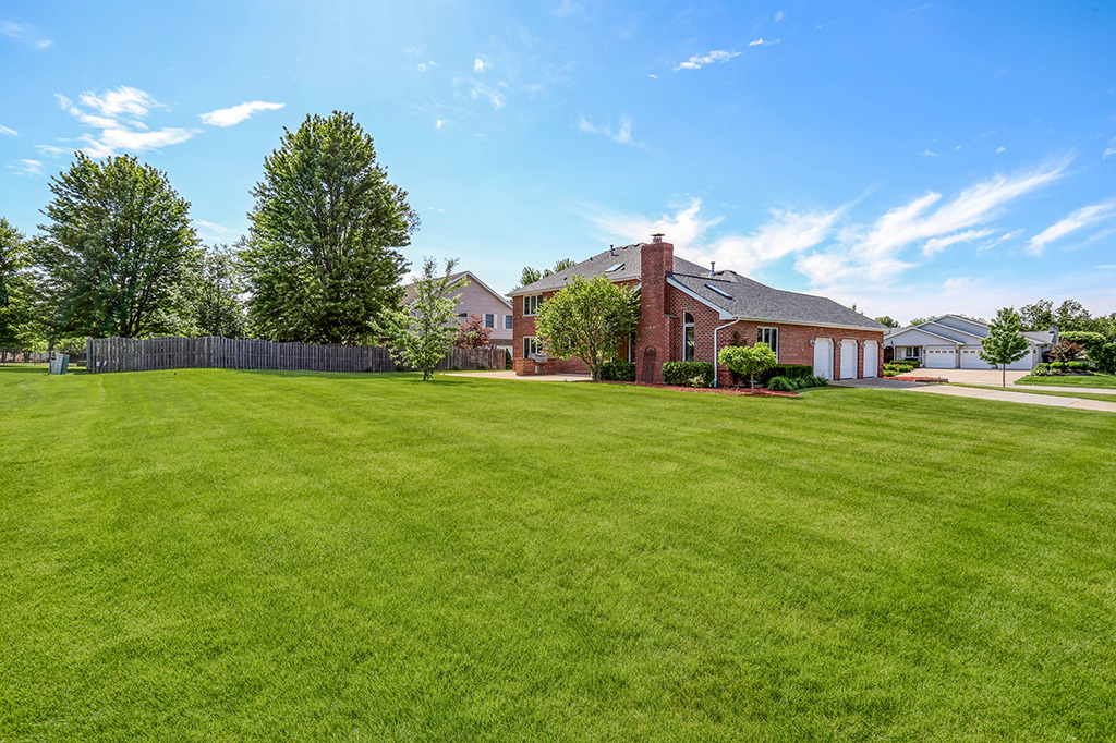 705 Ridgefield Road, New Lenox, IL 60451