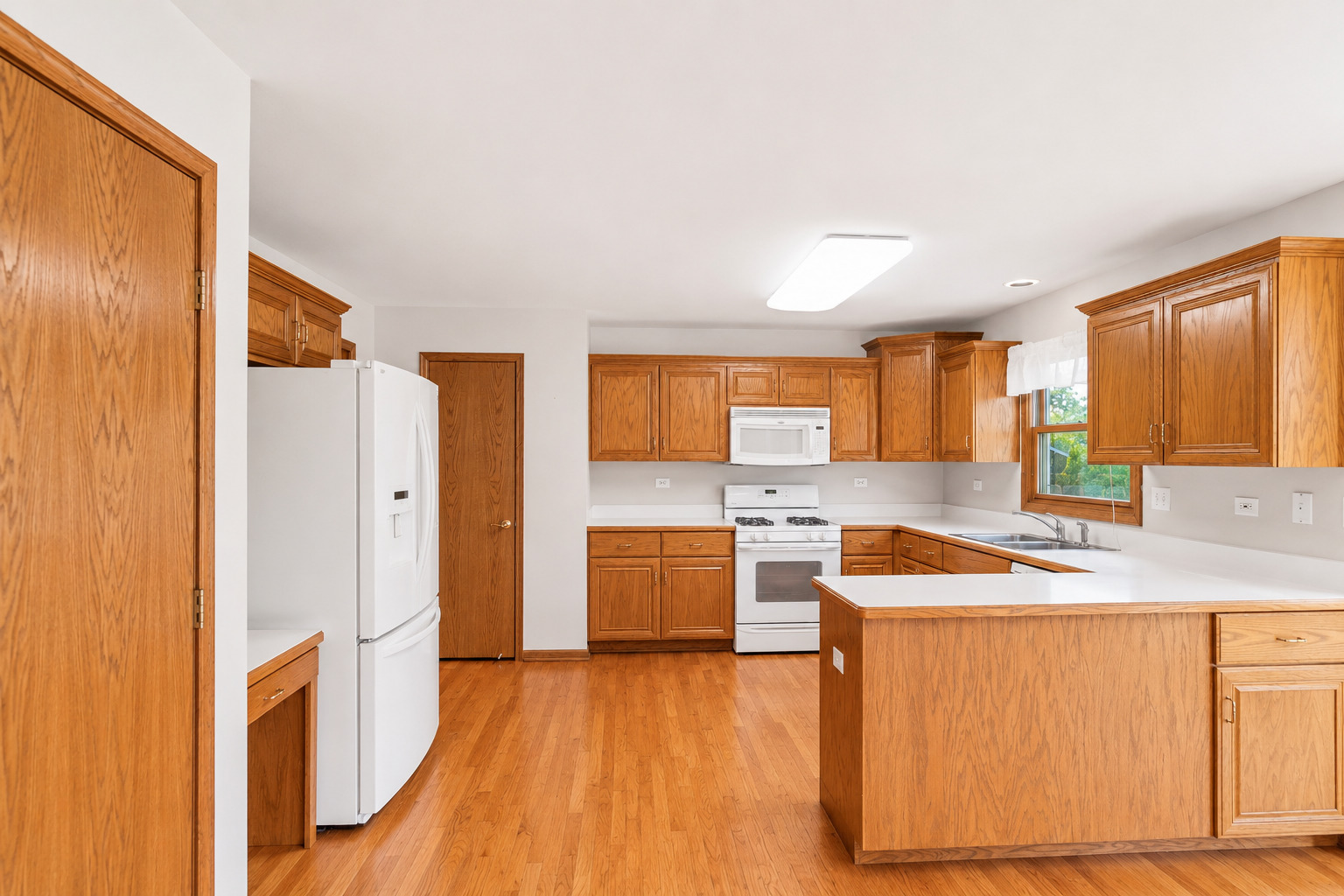 537 W Comstock Avenue, Elmhurst, IL 60126