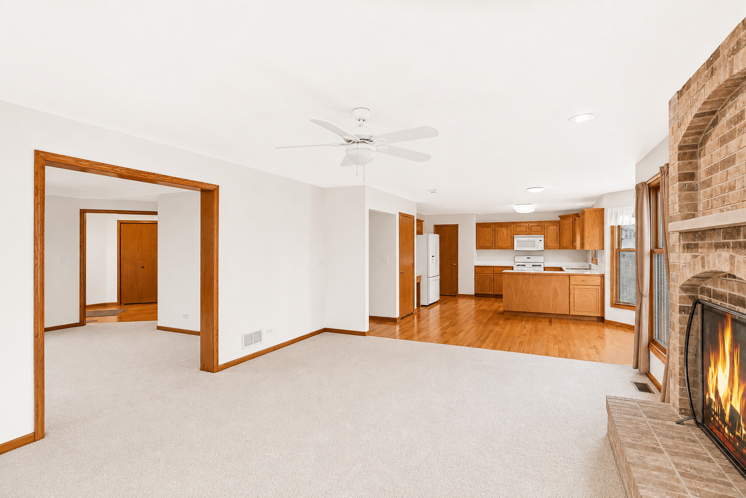 537 W Comstock Avenue, Elmhurst, IL 60126