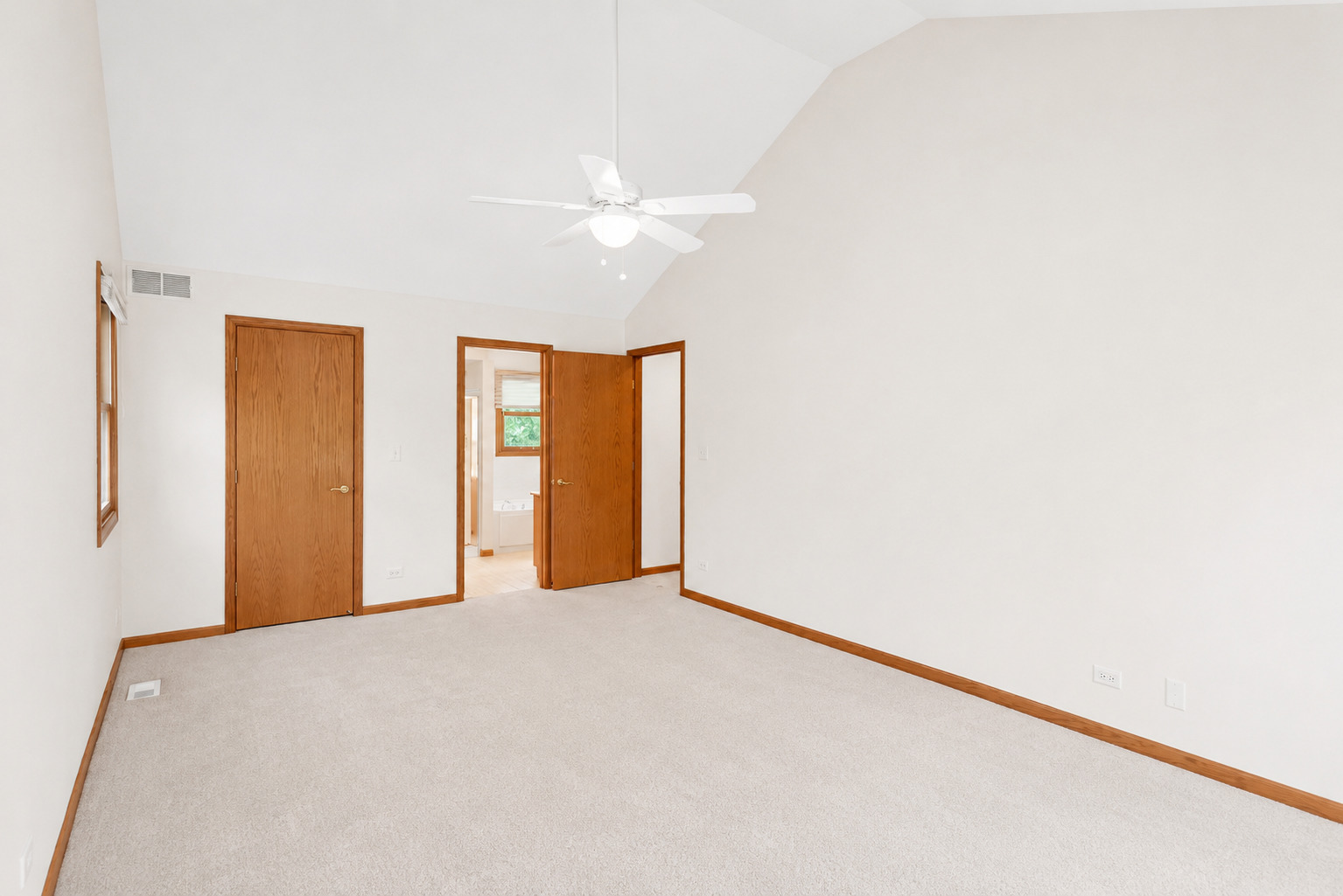 537 W Comstock Avenue, Elmhurst, IL 60126
