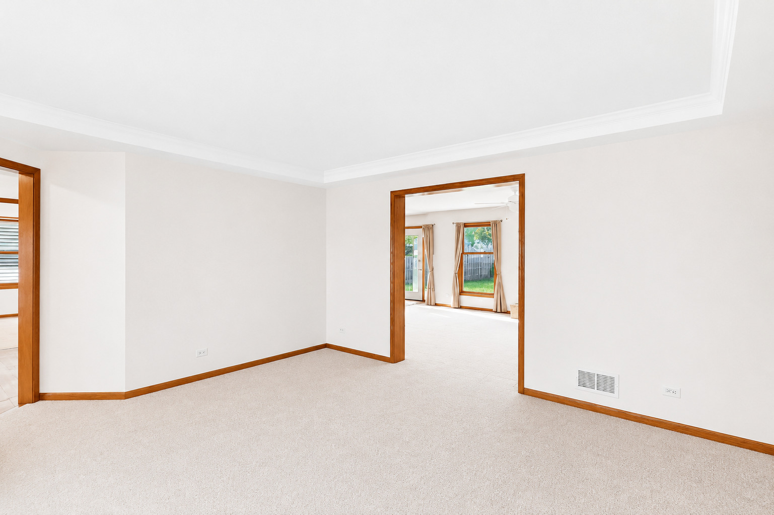 537 W Comstock Avenue, Elmhurst, IL 60126