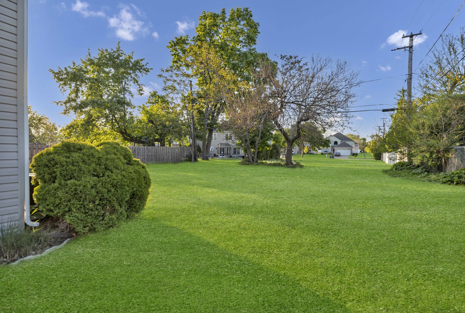 537 W Comstock Avenue, Elmhurst, IL 60126