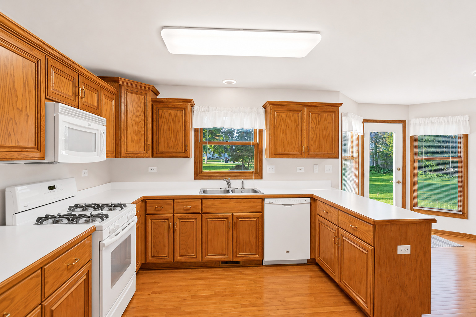 537 W Comstock Avenue, Elmhurst, IL 60126