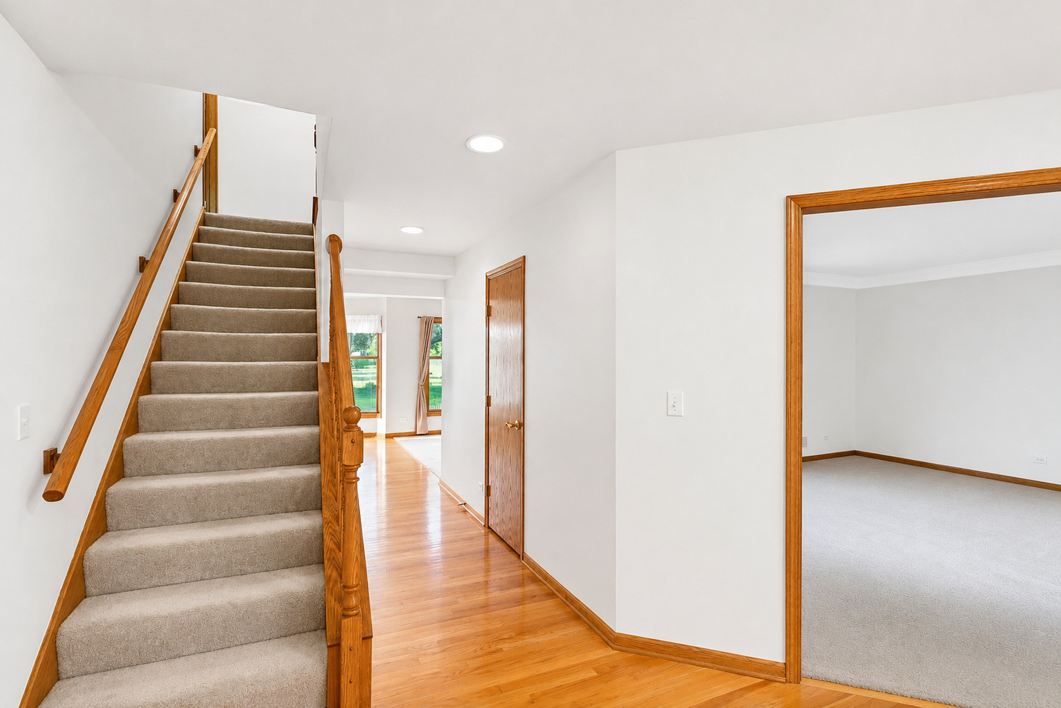 537 W Comstock Avenue, Elmhurst, IL 60126