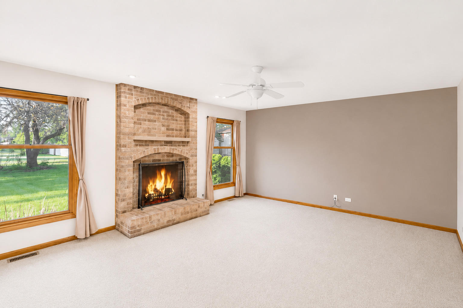 537 W Comstock Avenue, Elmhurst, IL 60126