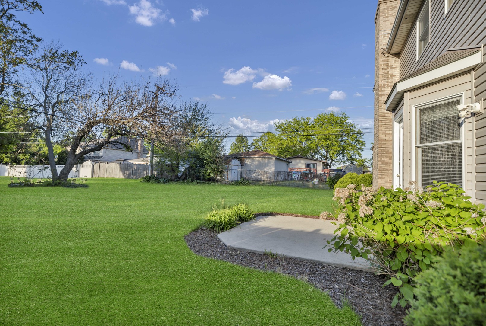 537 W Comstock Avenue, Elmhurst, IL 60126
