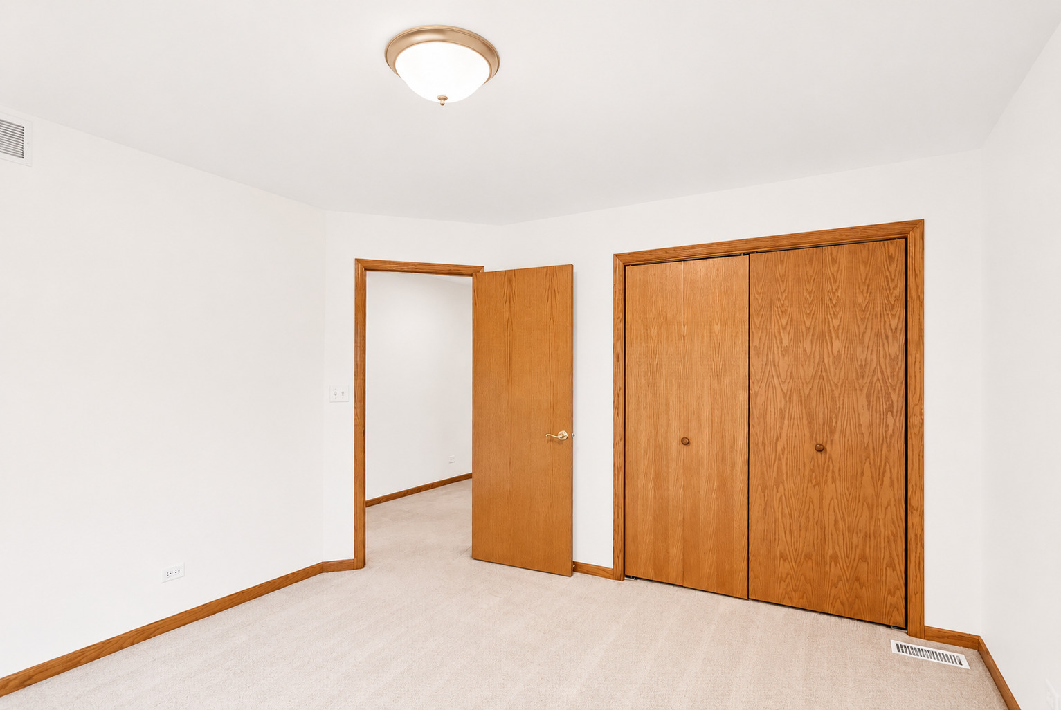 537 W Comstock Avenue, Elmhurst, IL 60126