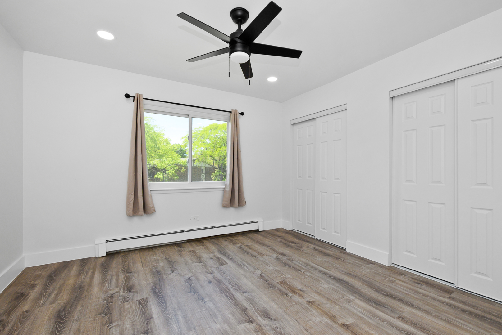 16W540 Lake Drive #9A-201, Willowbrook, IL 60527