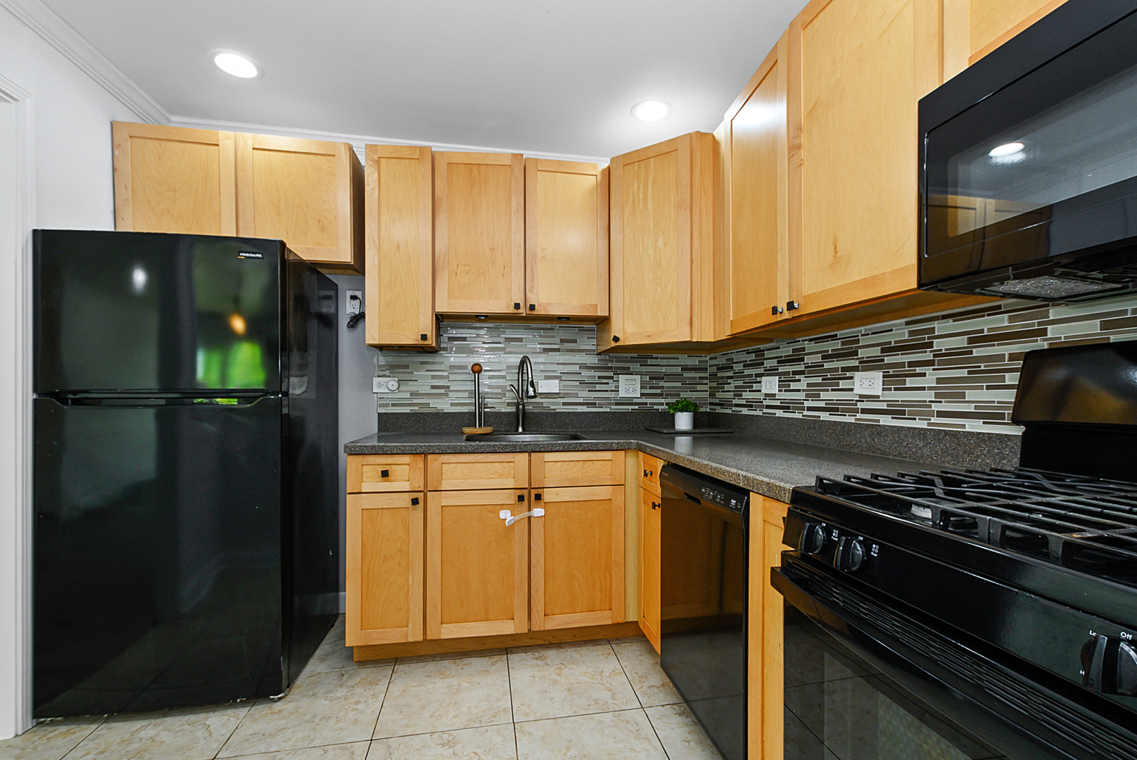 16W540 Lake Drive #9A-201, Willowbrook, IL 60527
