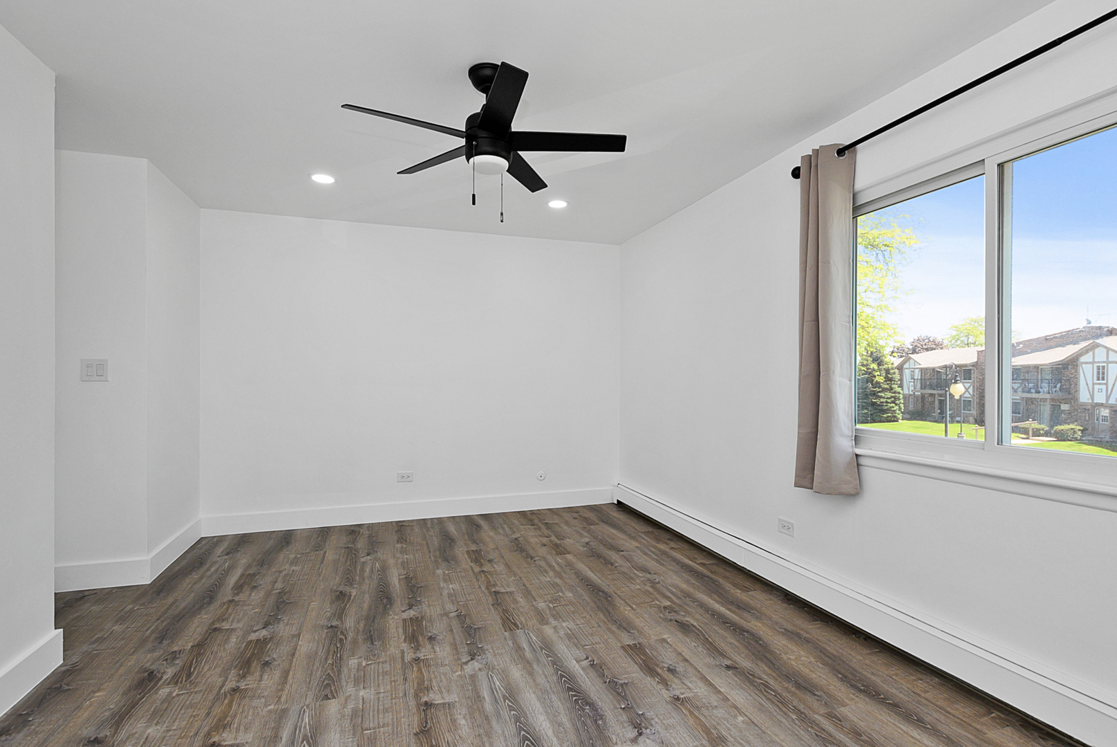 16W540 Lake Drive #9A-201, Willowbrook, IL 60527