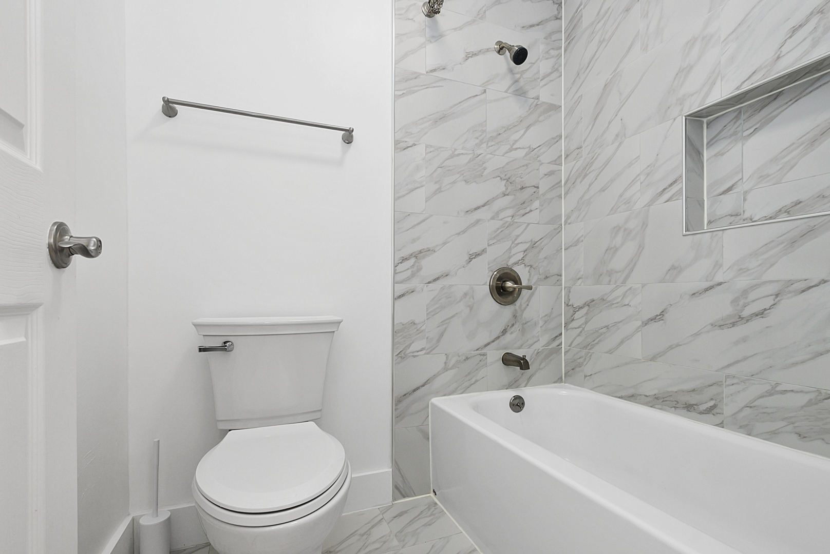 16W540 Lake Drive #9A-201, Willowbrook, IL 60527