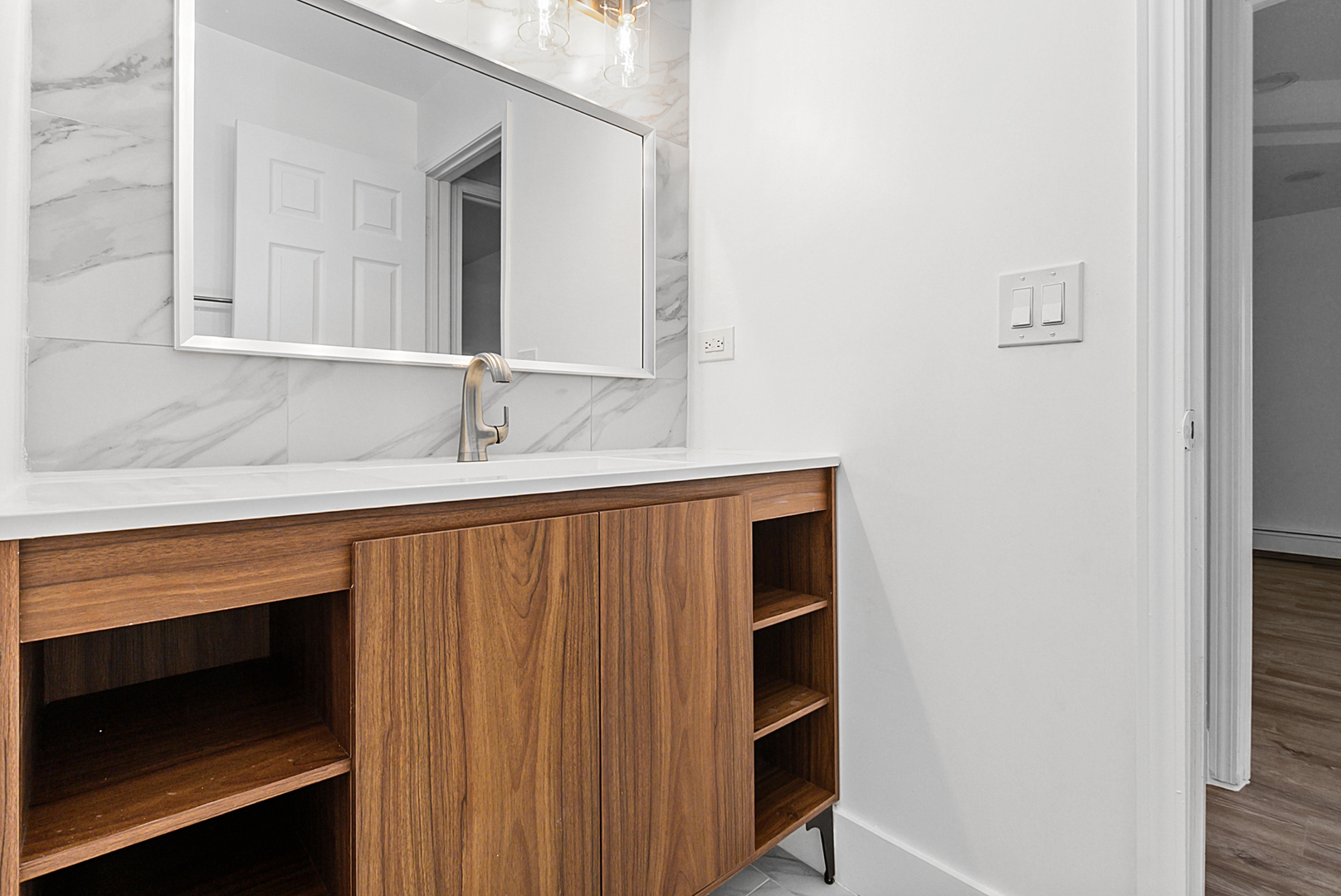 16W540 Lake Drive #9A-201, Willowbrook, IL 60527