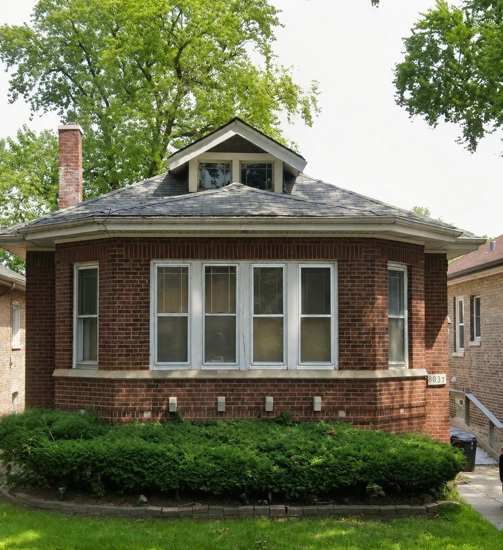 8037 S Paxton Avenue, Chicago, IL 60617