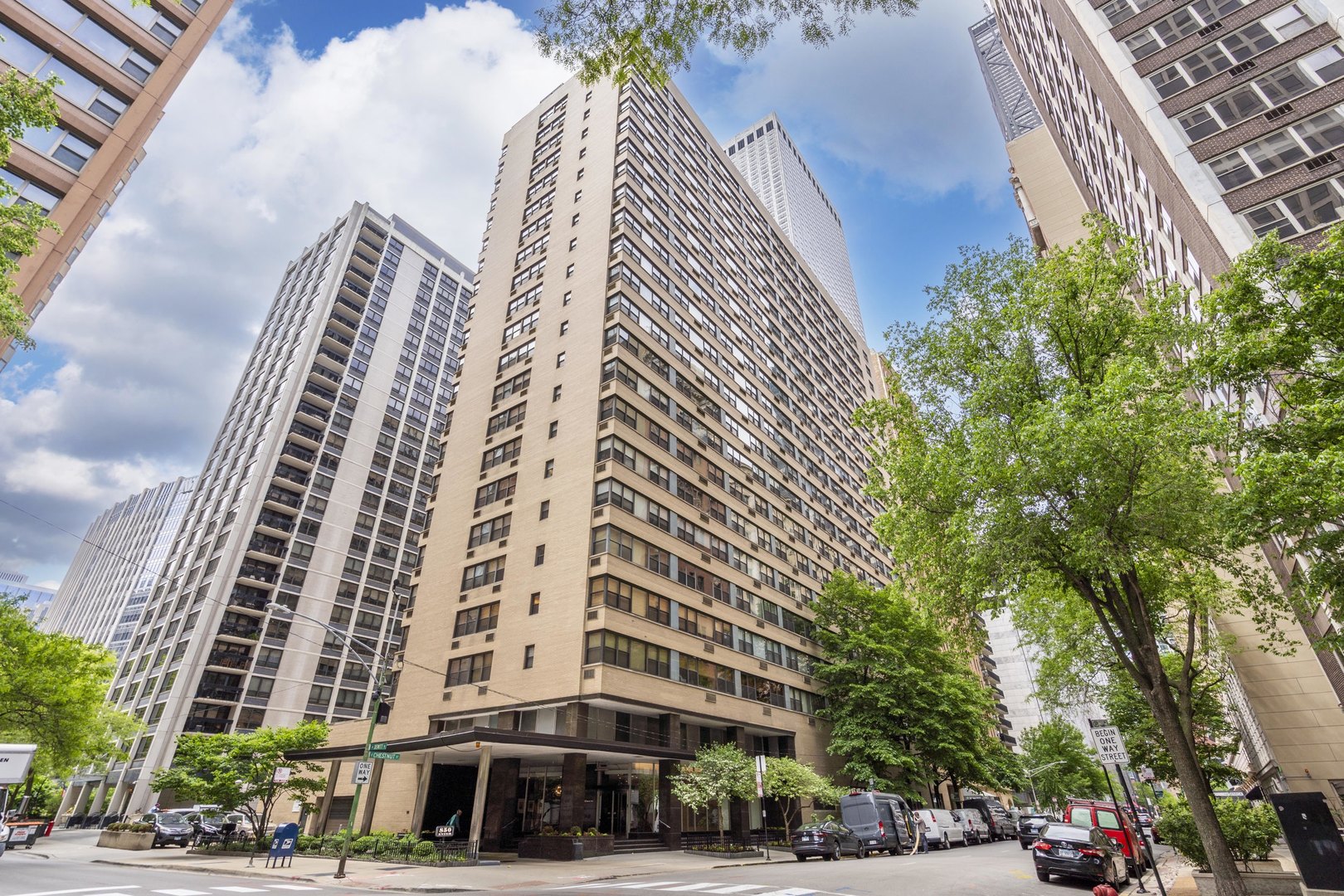850 N Dewitt Place #9AC, Chicago, IL 60611