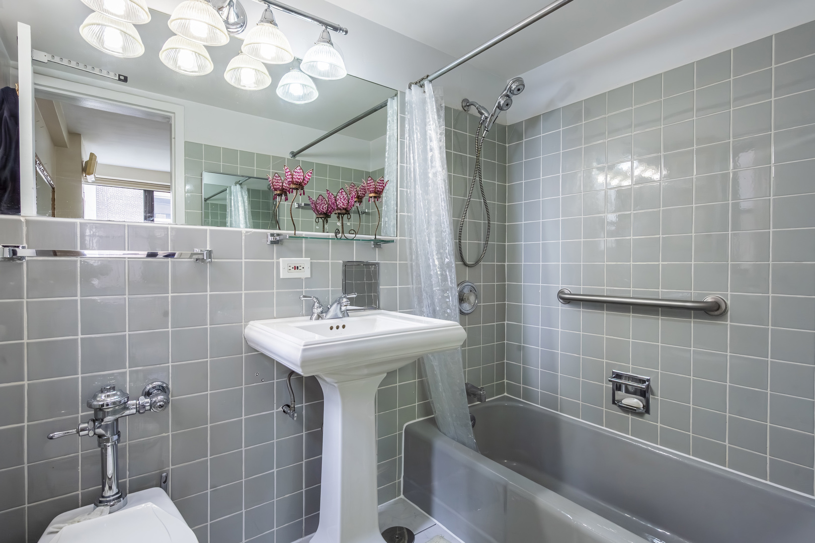 850 N Dewitt Place #9AC, Chicago, IL 60611