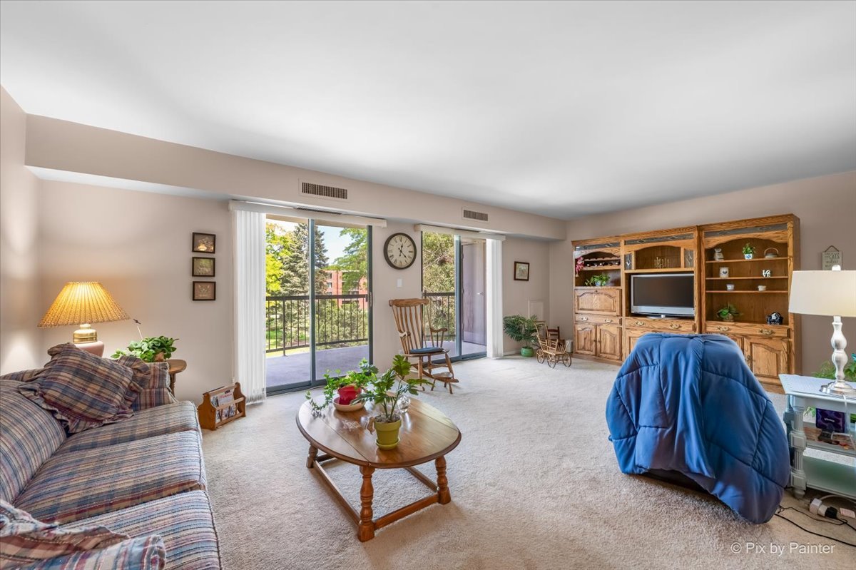 1605 E Central Road #301A, Arlington Heights, IL 60005