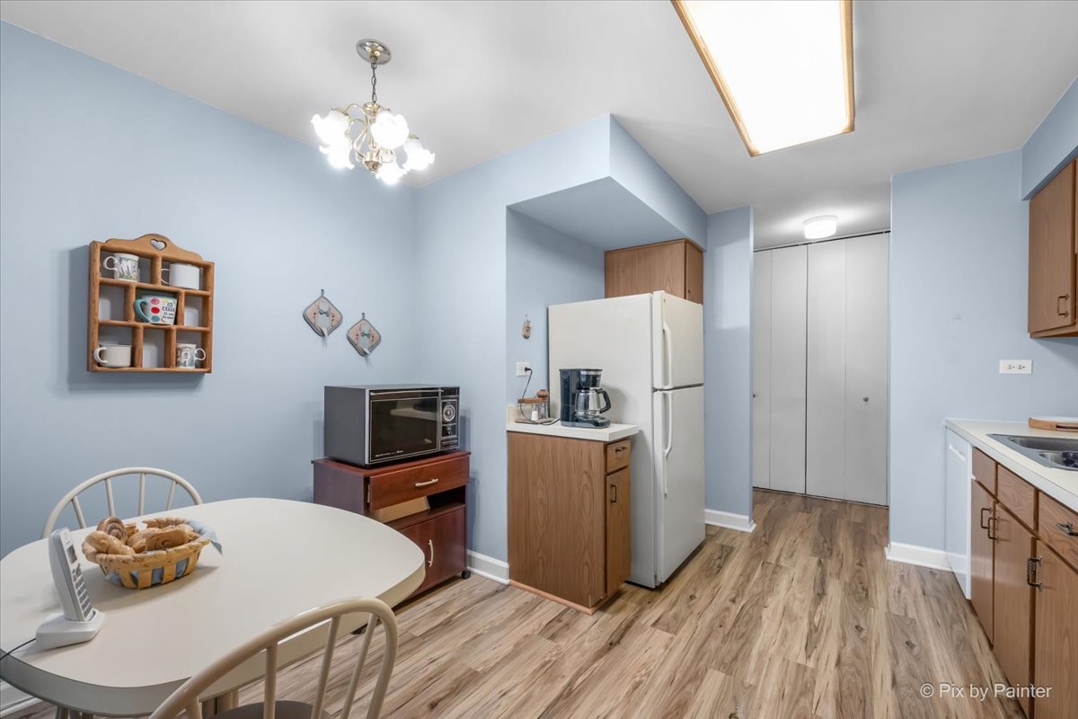 1605 E Central Road #301A, Arlington Heights, IL 60005