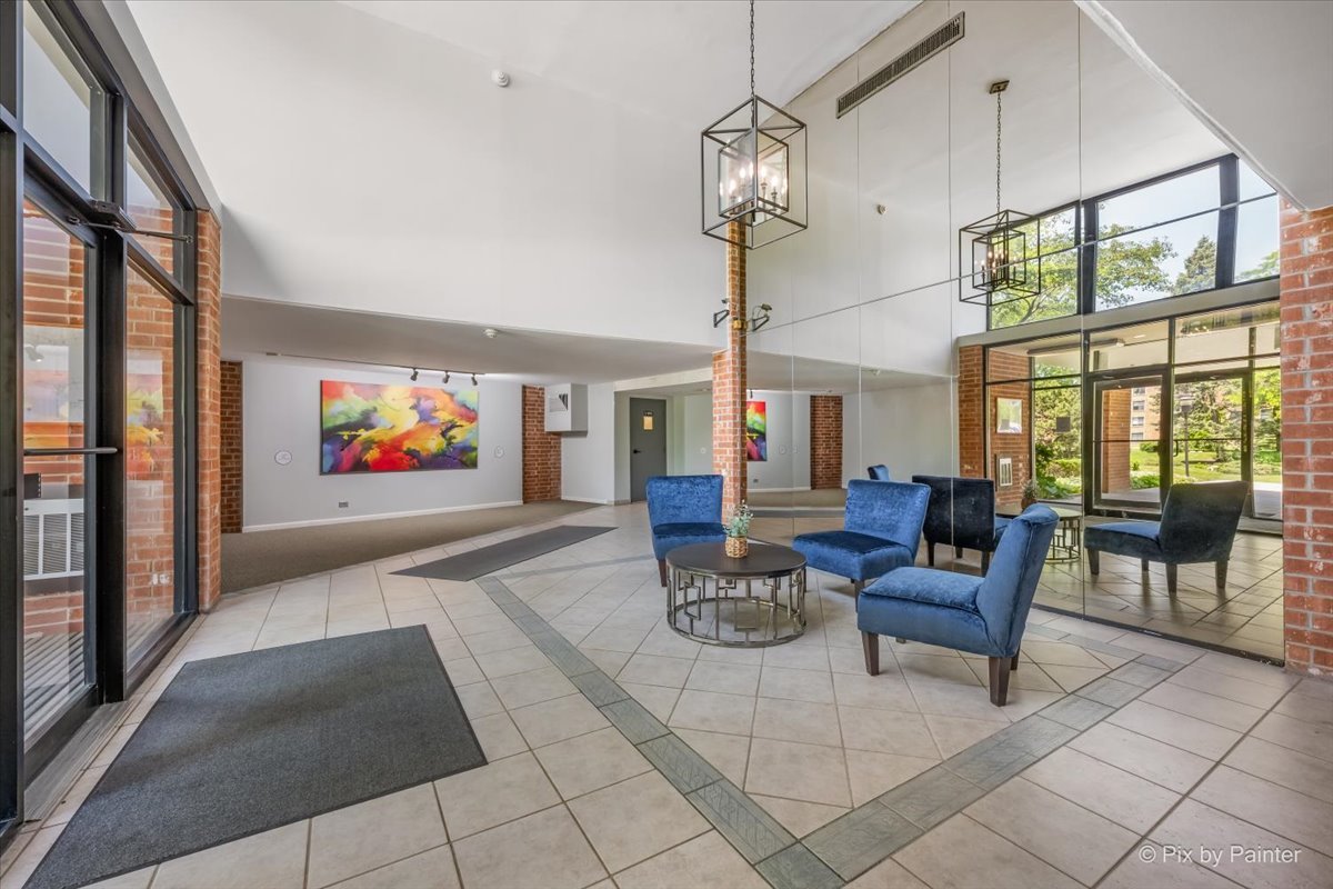 1605 E Central Road #301A, Arlington Heights, IL 60005