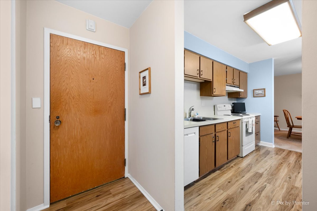 1605 E Central Road #301A, Arlington Heights, IL 60005