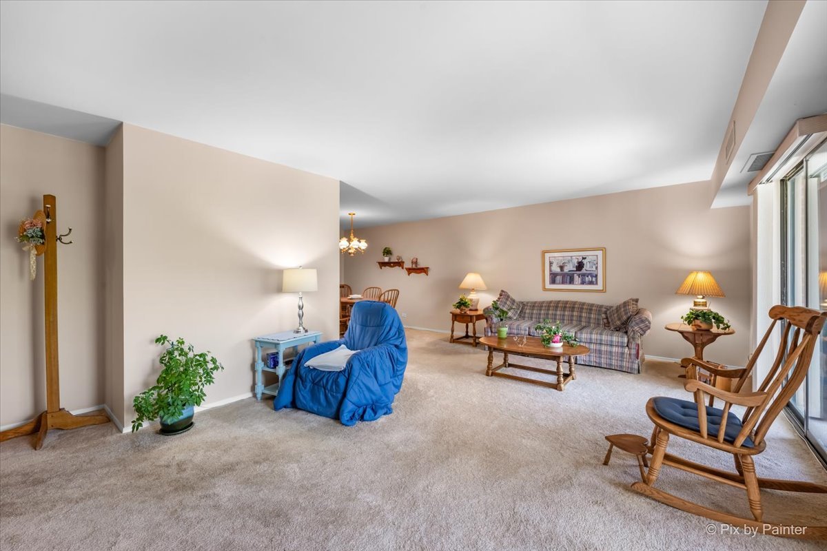 1605 E Central Road #301A, Arlington Heights, IL 60005