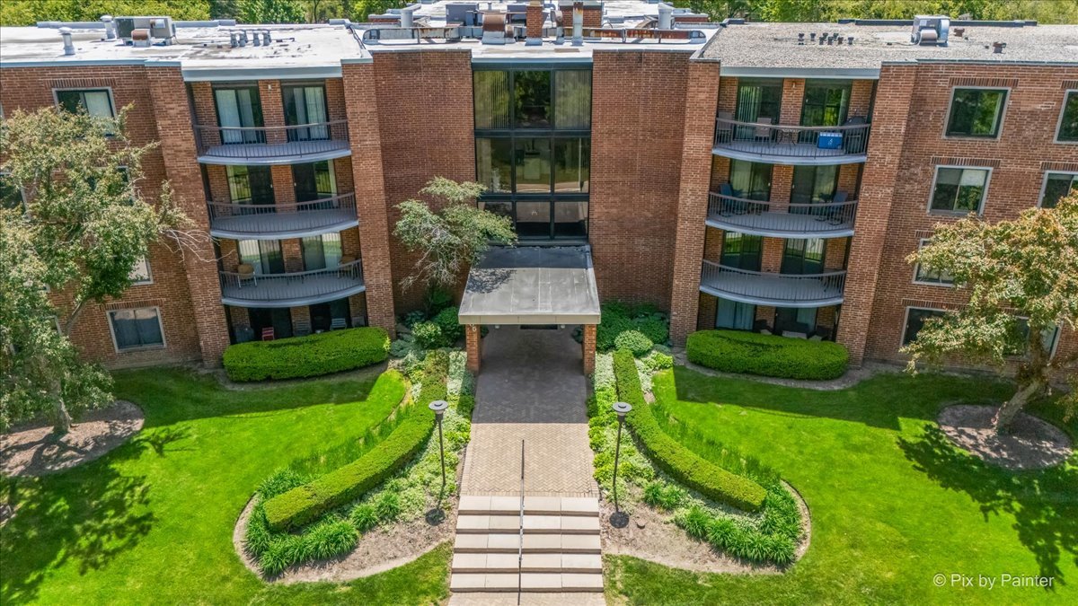 1605 E Central Road #301A, Arlington Heights, IL 60005