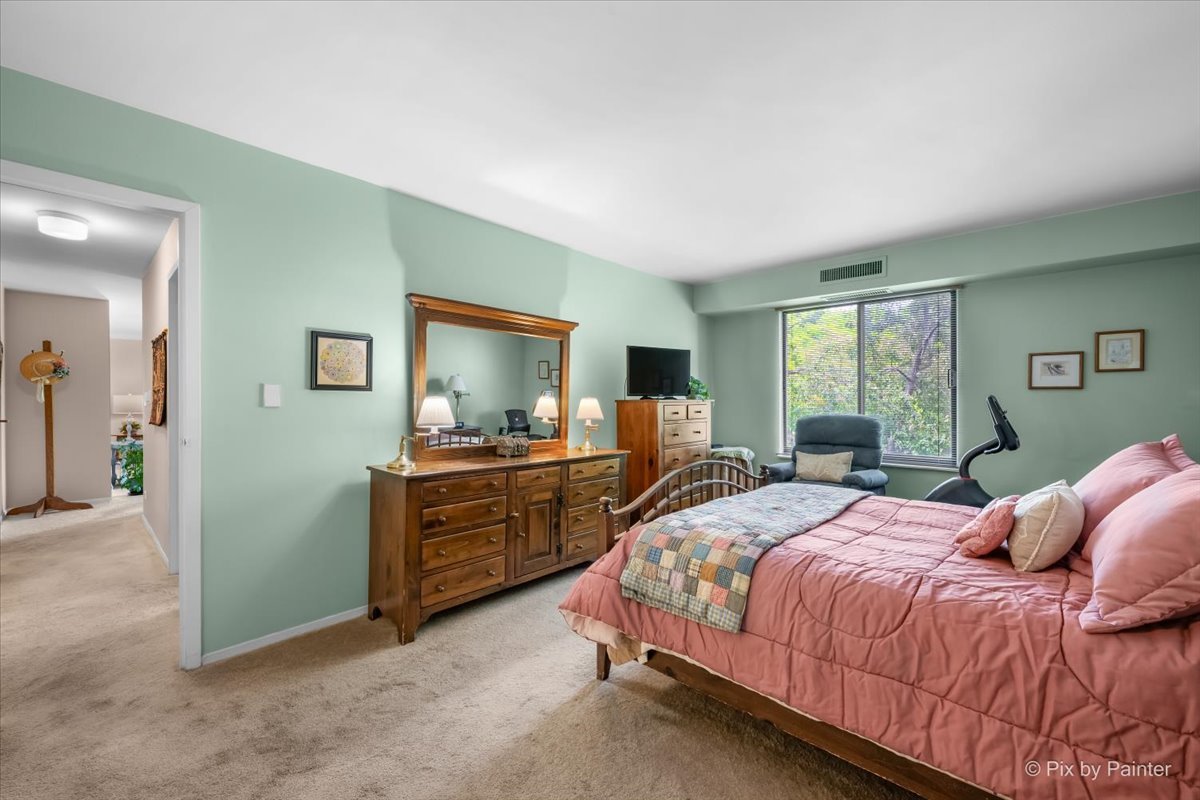 1605 E Central Road #301A, Arlington Heights, IL 60005